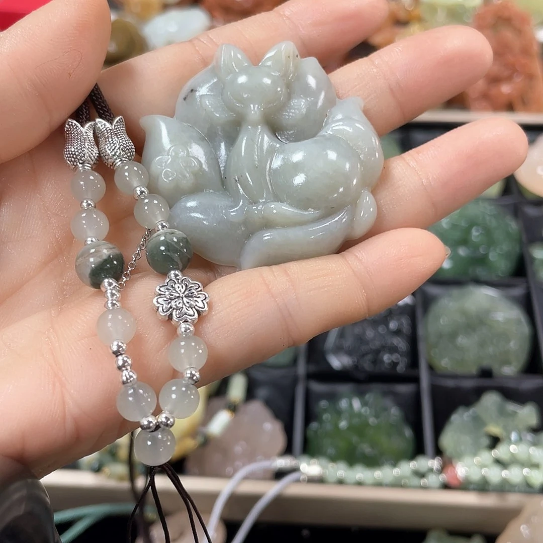蛇纹石玉颈饰未镶嵌