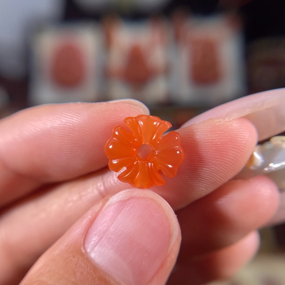南红玛瑙滴水洞克罗心。不退不换未镶嵌