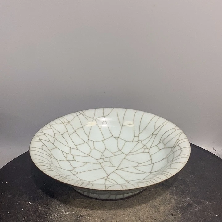 官窑笔洗造型独特