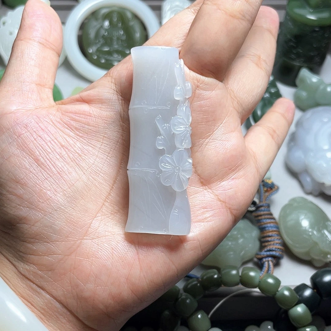 和田玉未镶嵌把件