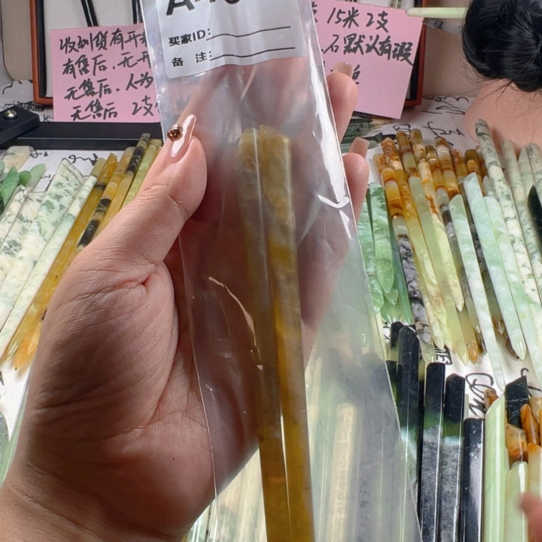 焜***蛇纹石玉未镶嵌颈饰