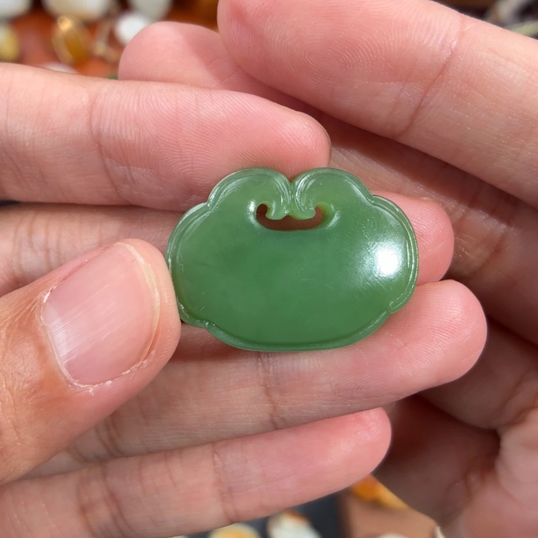 小***宝和田玉未镶嵌颈饰