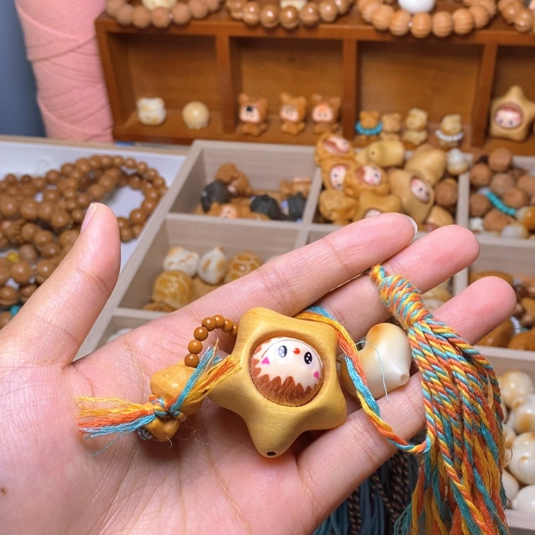 手串猴头核桃小熊提溜，星星布布，彩色流苏，炭烤爱心