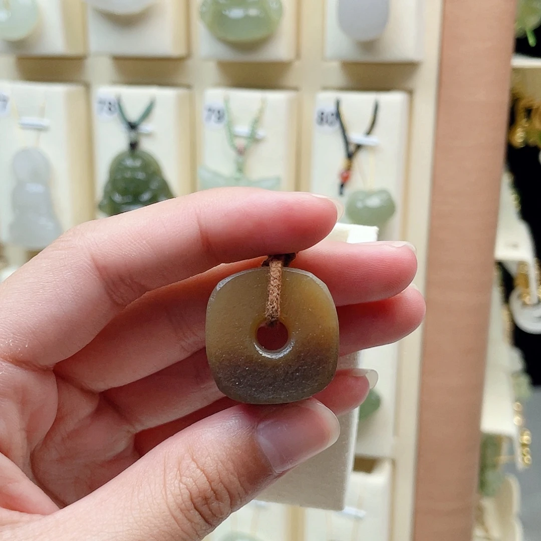 吊坠(赠链)未镶嵌和田玉