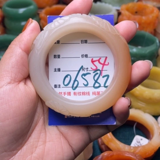 【闪购商品】石英质玉手镯未镶嵌