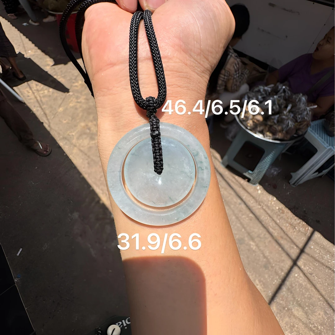 0726(小哪吒在源头)冰种翡翠飘花子母平安扣肉细杠味荧光足M120