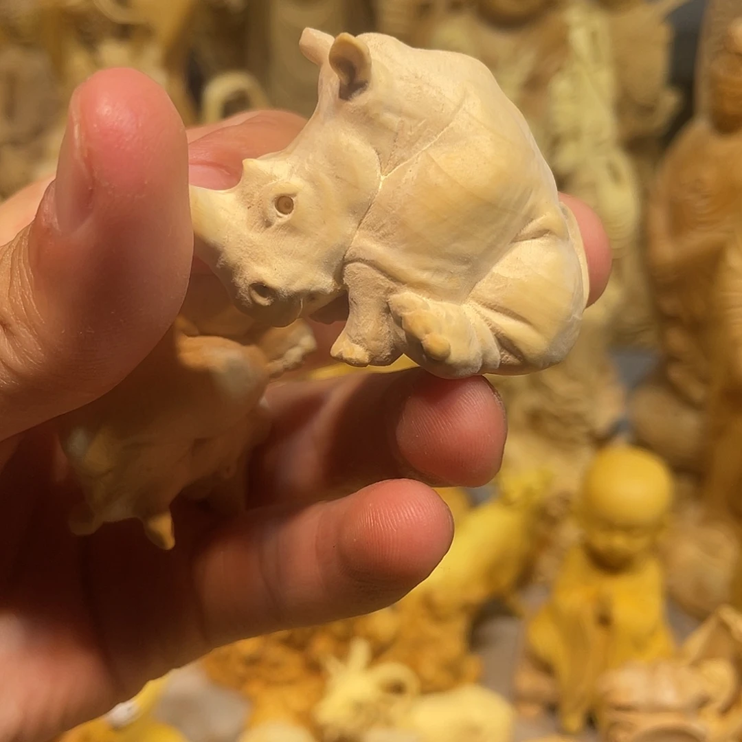 黄杨木小瑕疵犀牛