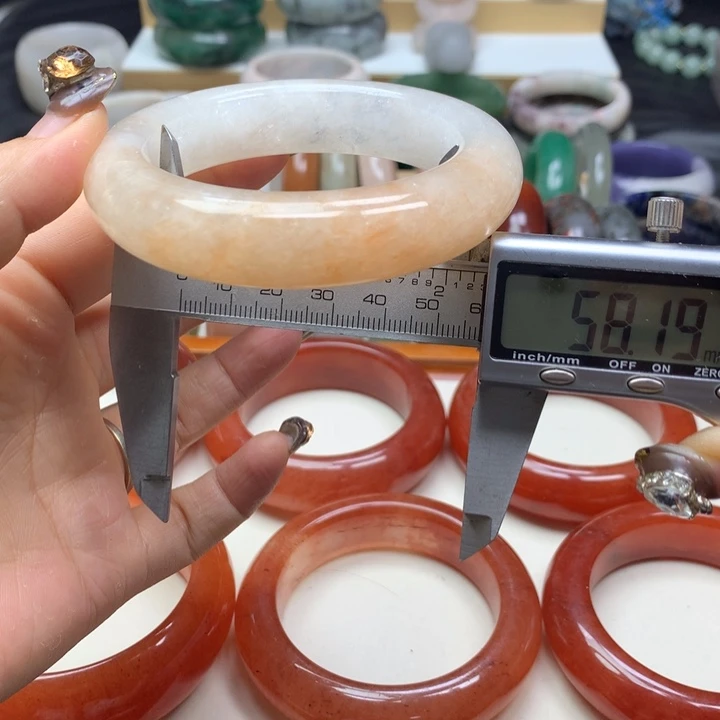 未镶嵌手镯石英质玉