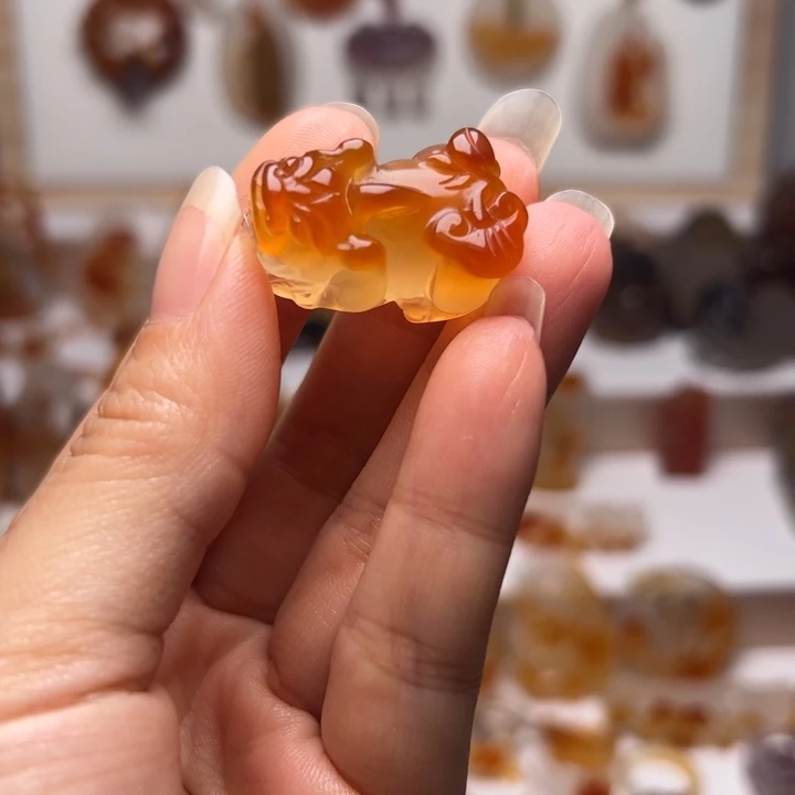 玛瑙/玉髓合金吊坠貔貅吊坠