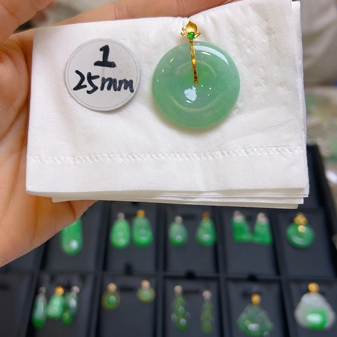 翡翠颈饰18K金镶嵌翡翠