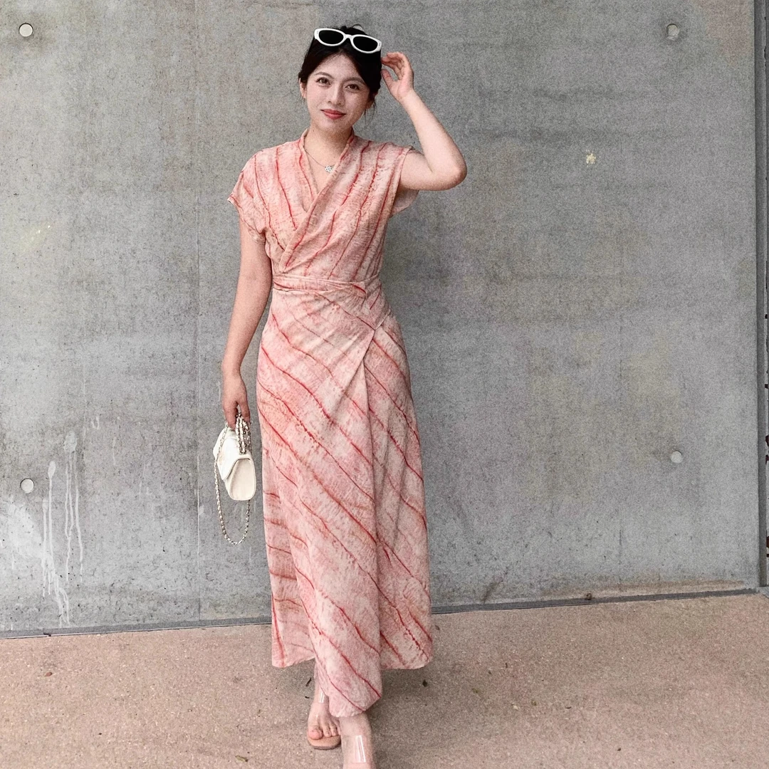 LARGE EYE大眼自制 设计师款 纹理感艺术长裙V领收腰插画感连衣裙