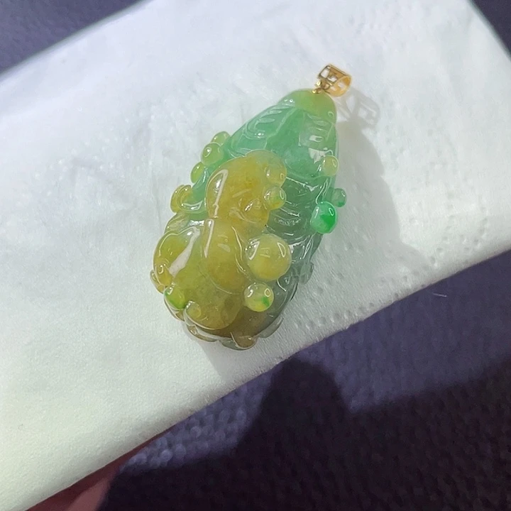 翡翠颈饰18K金镶嵌翡翠