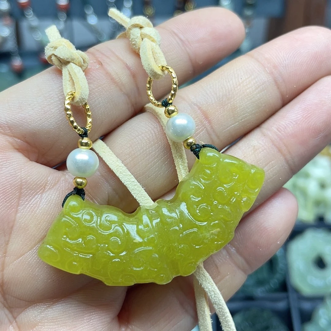 蛇纹石玉未镶嵌颈饰