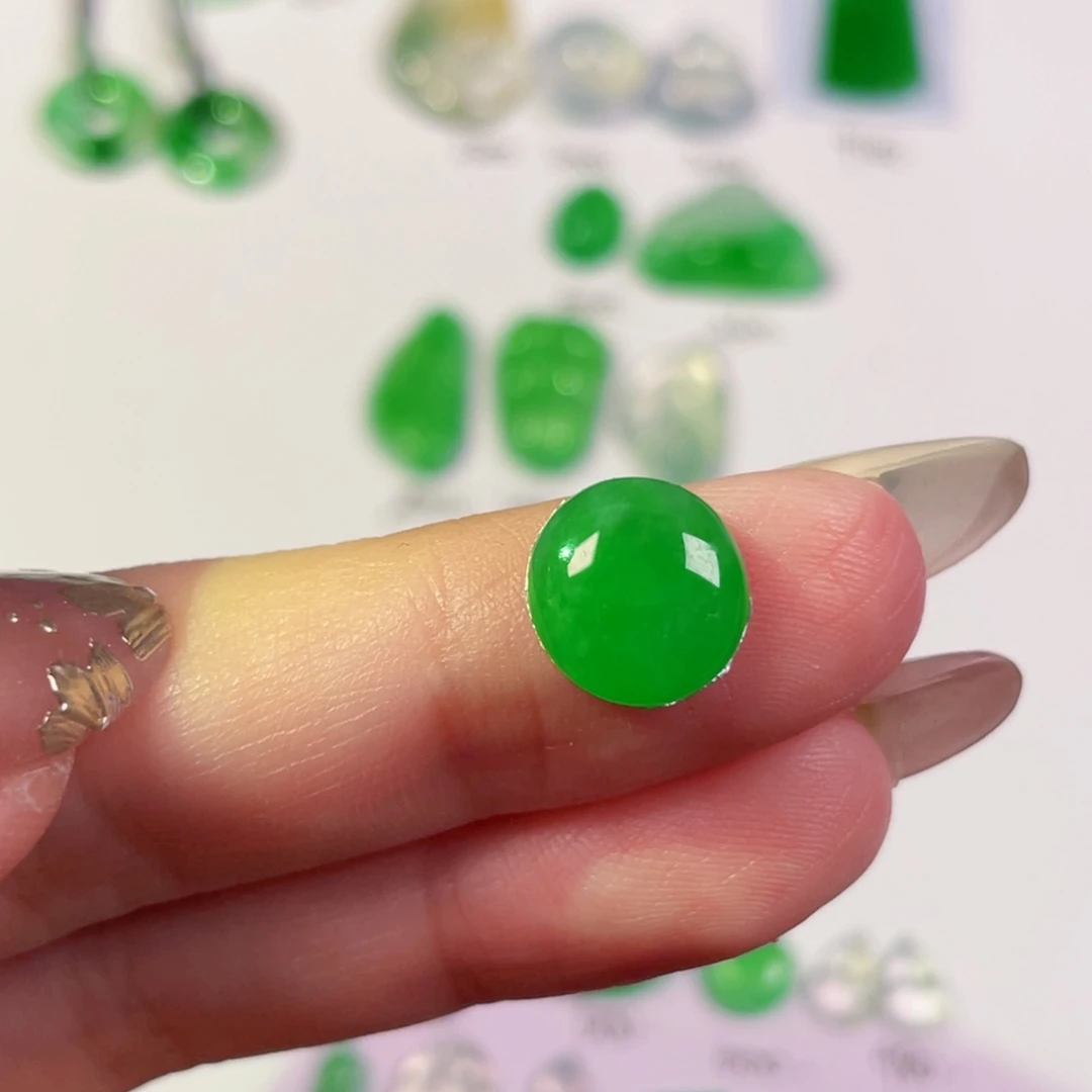 颈饰未镶嵌翡翠裸石