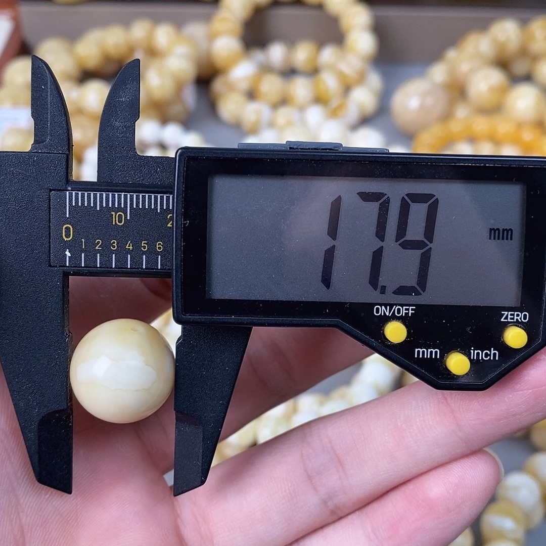 蜜蜡未镶嵌珠宝奇石