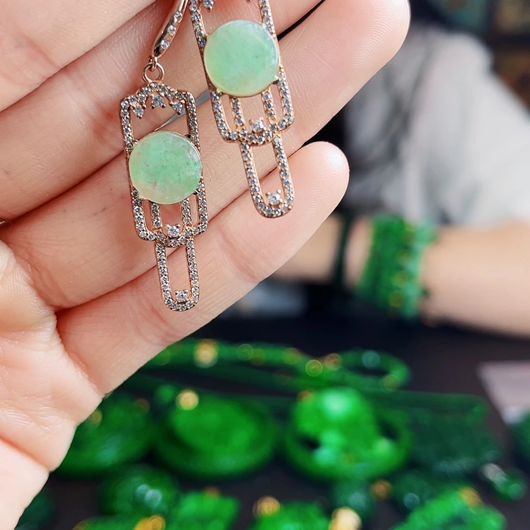 颈饰银S925镶嵌翡翠多样性