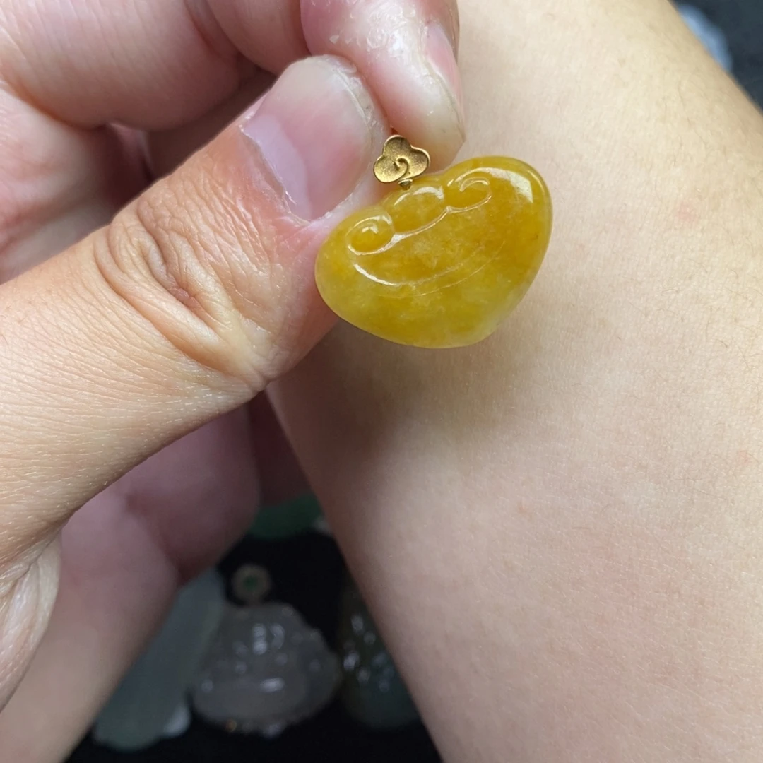 翡翠18K金镶嵌颈饰如意头