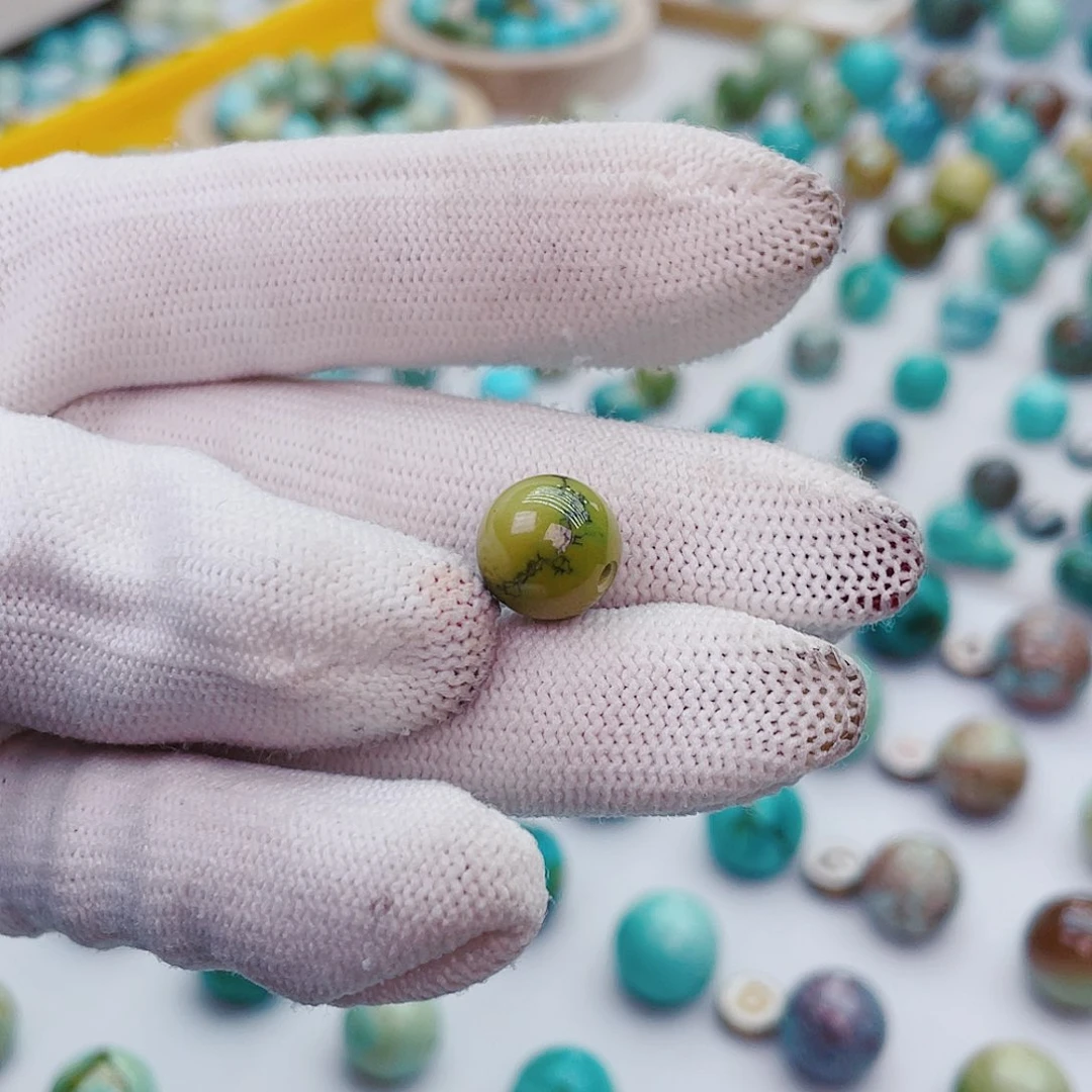 绿松石圆珠未镶嵌黄*