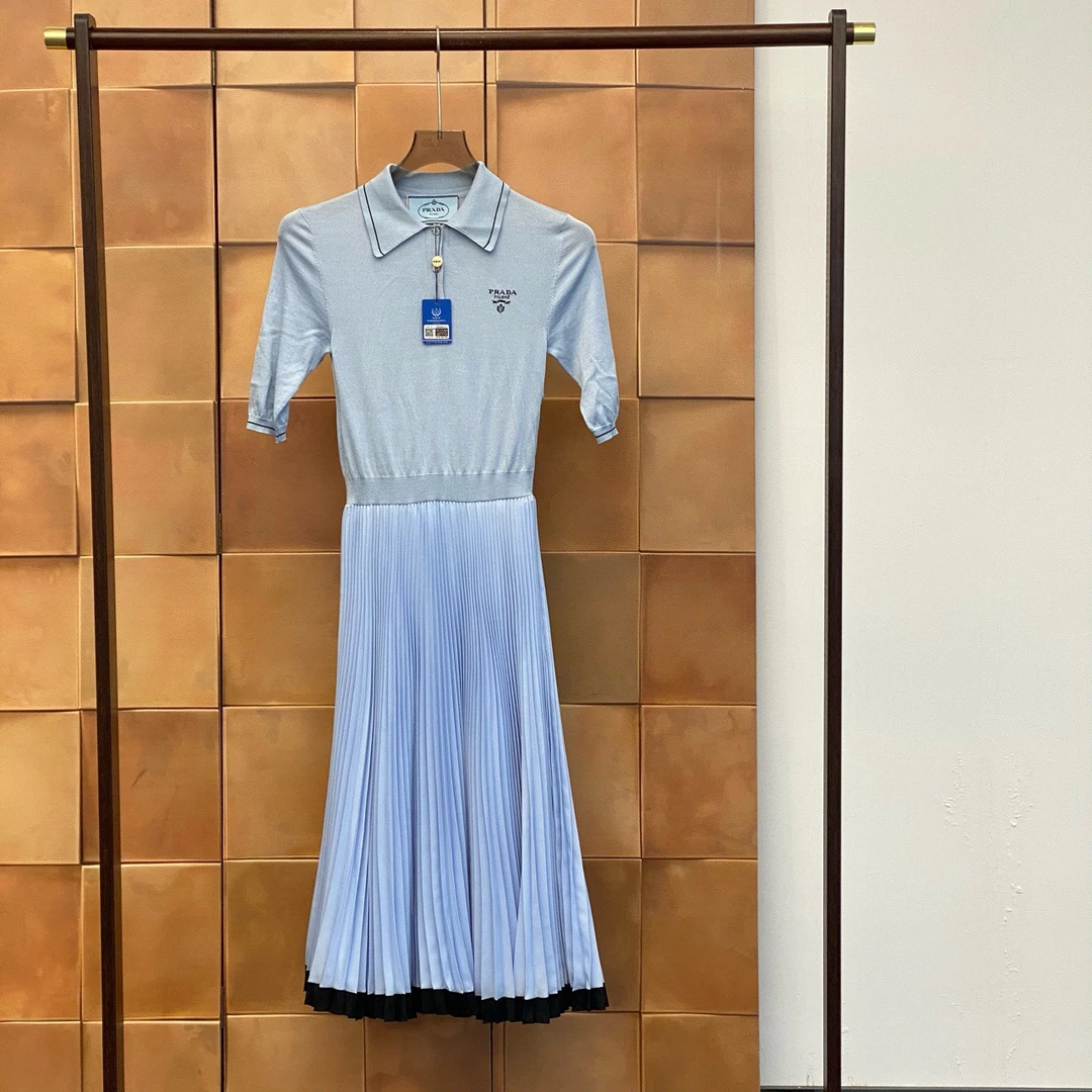 全新未使用 Prada/普拉达 蓝色logo拼接百褶连衣裙/40码/29866