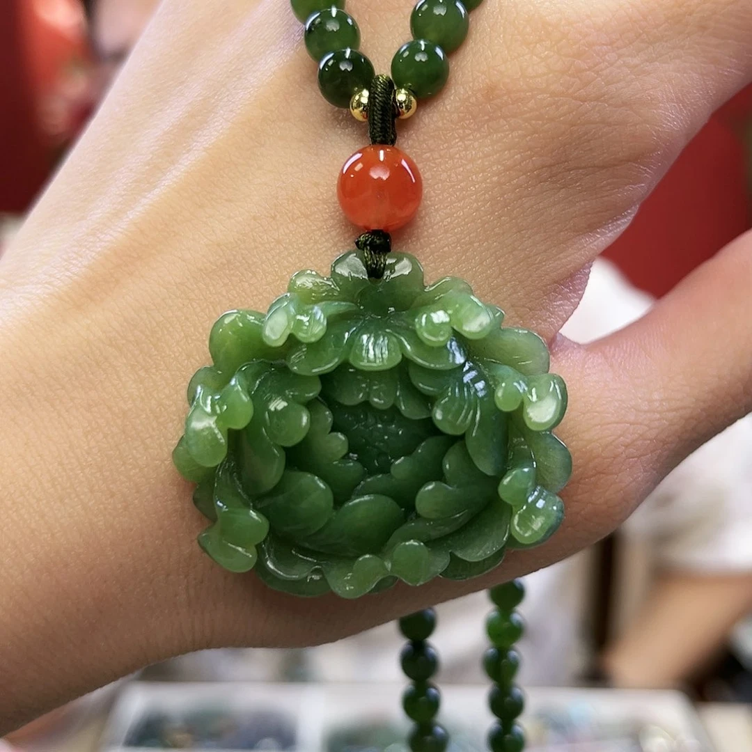 和田玉（碧玉）颈饰未镶嵌牡丹