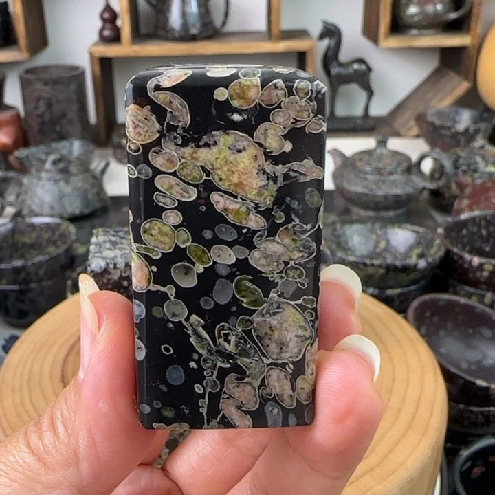 梅花玉老坑料彩梅印章茶摆件