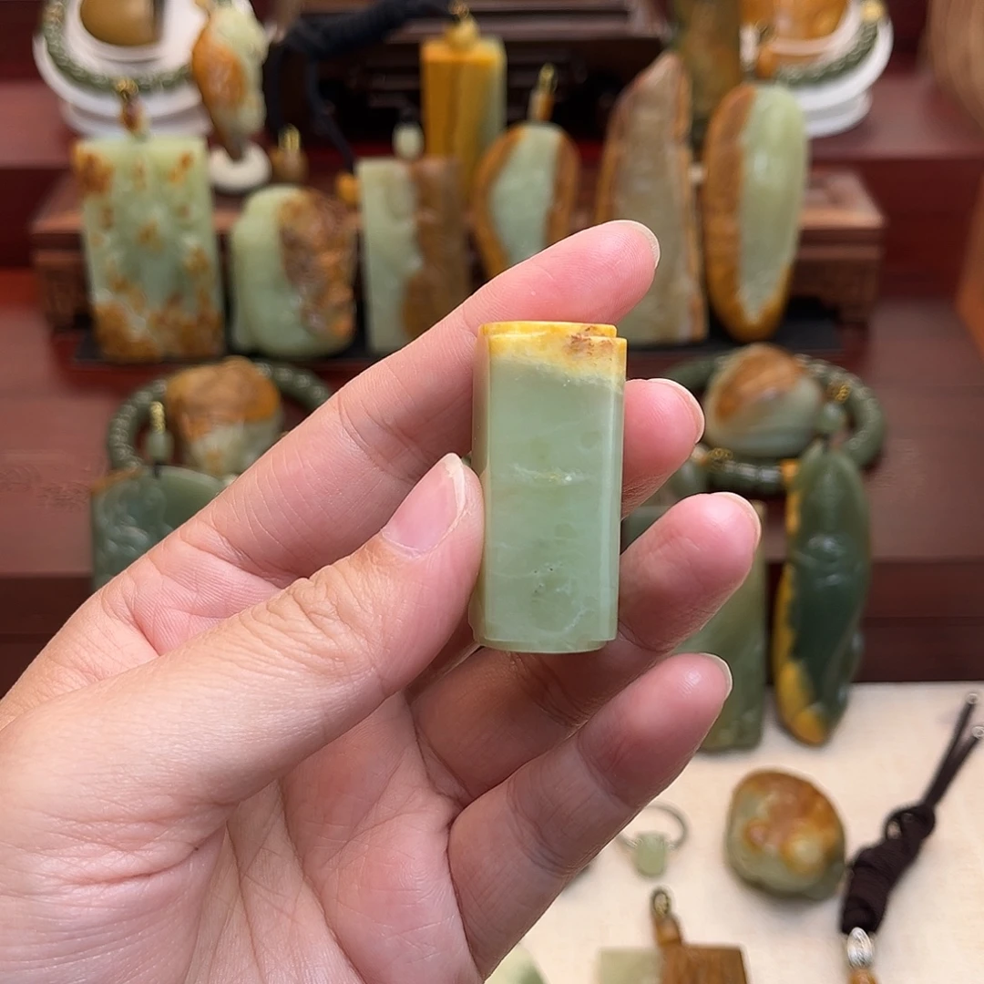 扶***倾岫岩河磨玉（透闪石质玉）未镶嵌颈饰