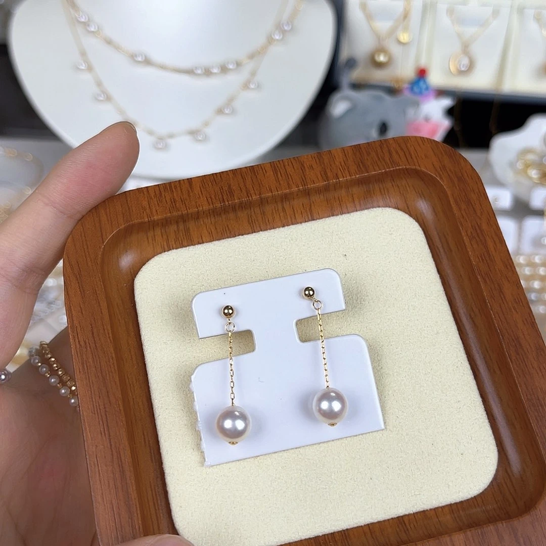 18K金镶嵌海水珍珠耳饰