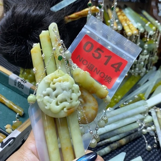-***瘋蛇纹石玉未镶嵌发簪