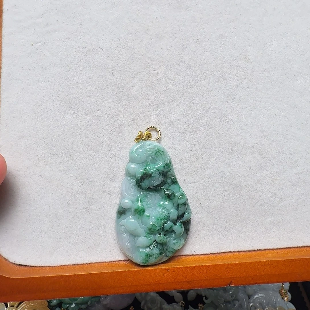 吊坠(赠链)未镶嵌翡翠