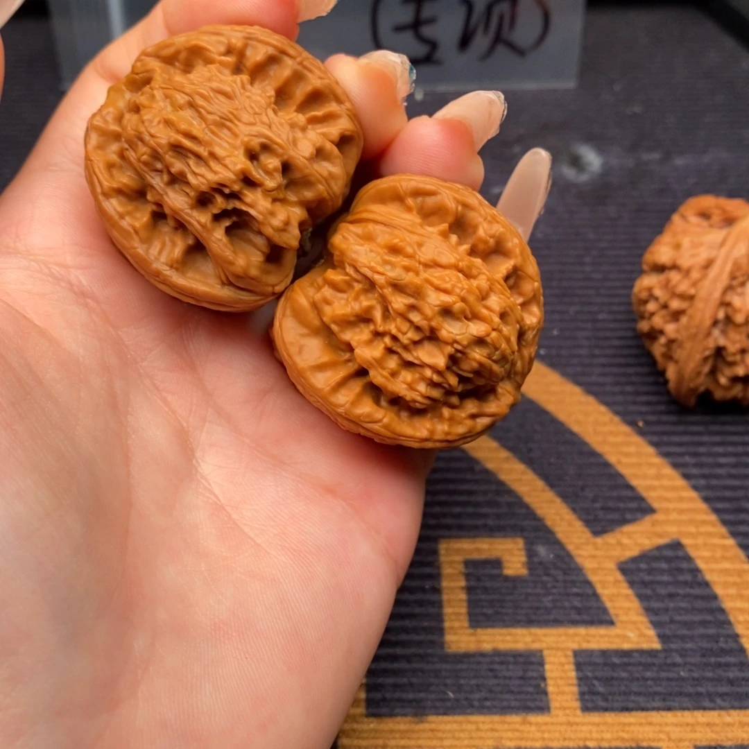 钢***固文玩核桃吊坠白狮子