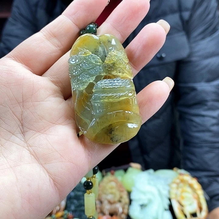 蛇纹石玉吊坠未镶嵌