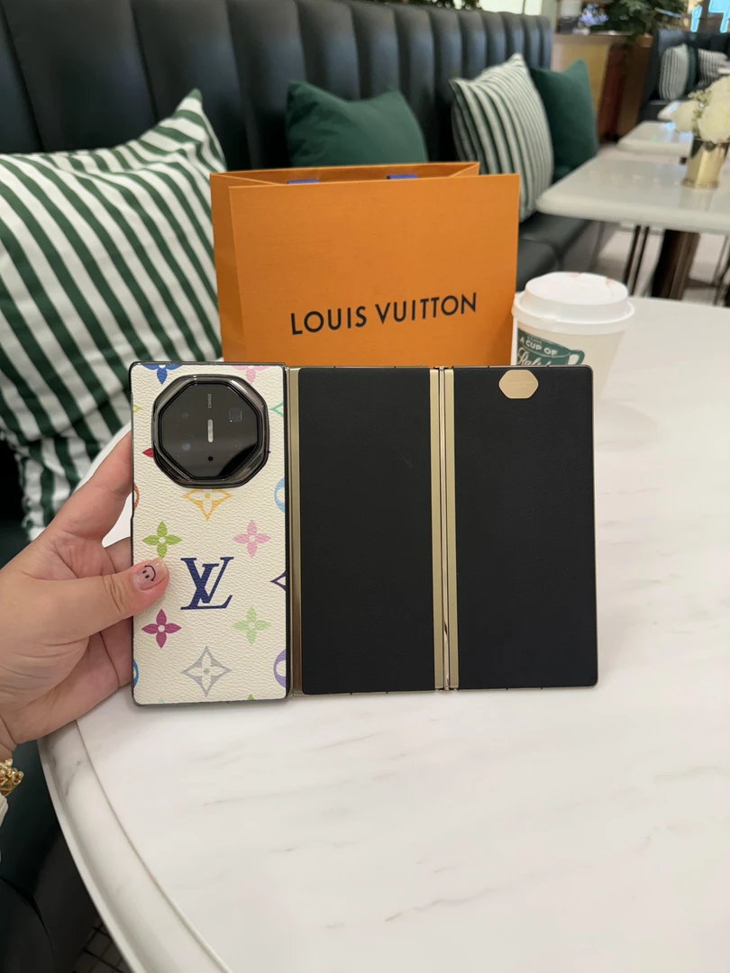 适用于华为Mate XT/XTs三折叠时尚字母三折叠手机壳 透明单后壳