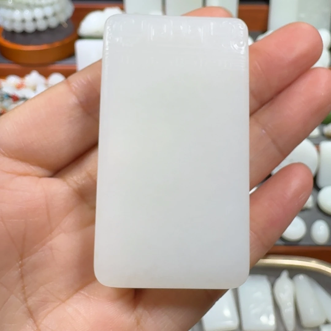 乐***事和田玉未镶嵌颈饰