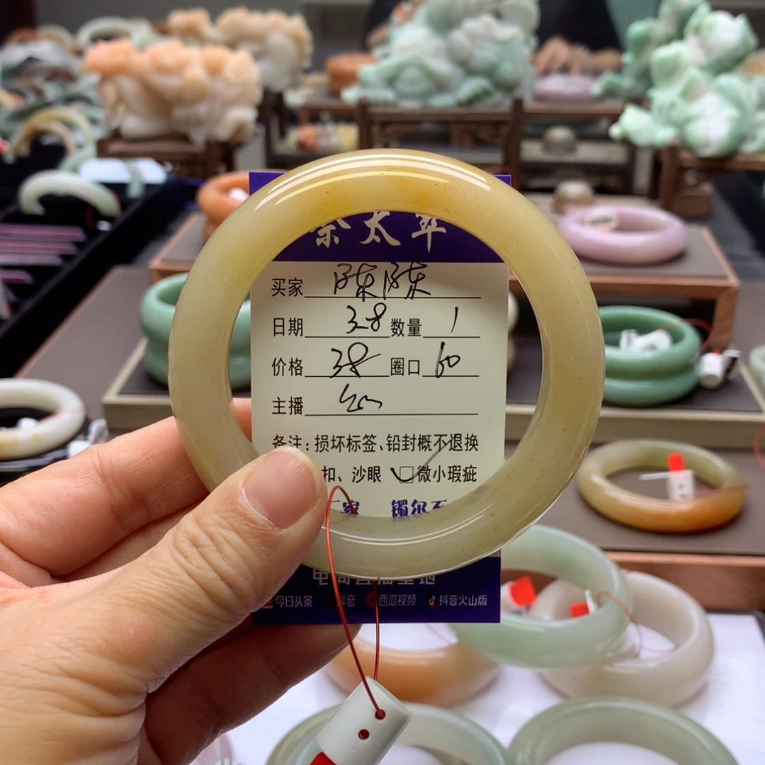 【闪购商品】石英质玉手镯未镶嵌陈*