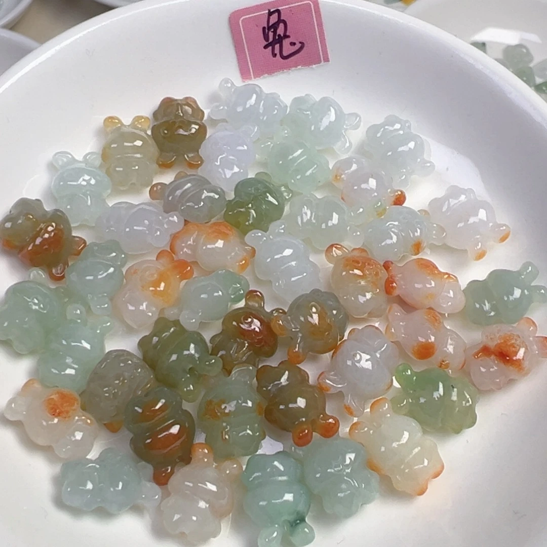 翡翠散珠兔子一只