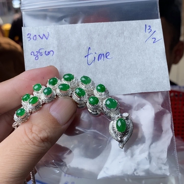 定制翡翠未镶嵌t**e项链