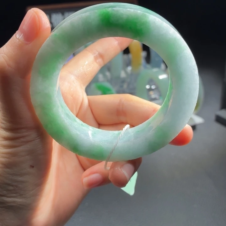 定制翡翠未镶嵌翡翠手镯