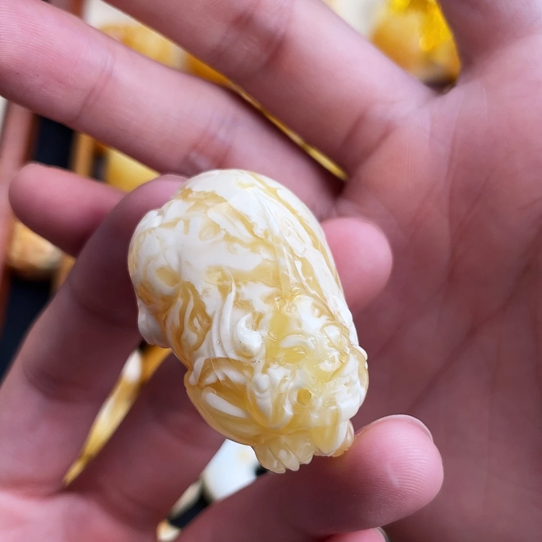 琥珀未镶嵌珠宝奇石