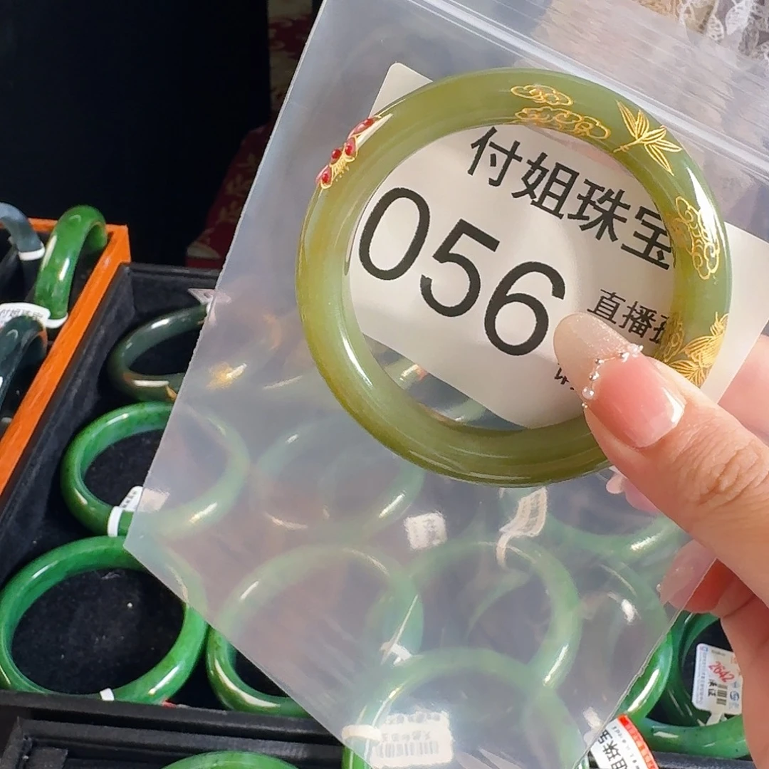 颈饰未镶嵌和田玉手镯56 056号