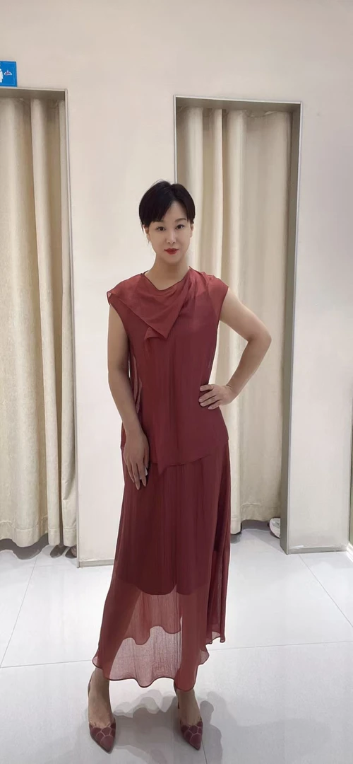 艾家时尚砖红色上衣