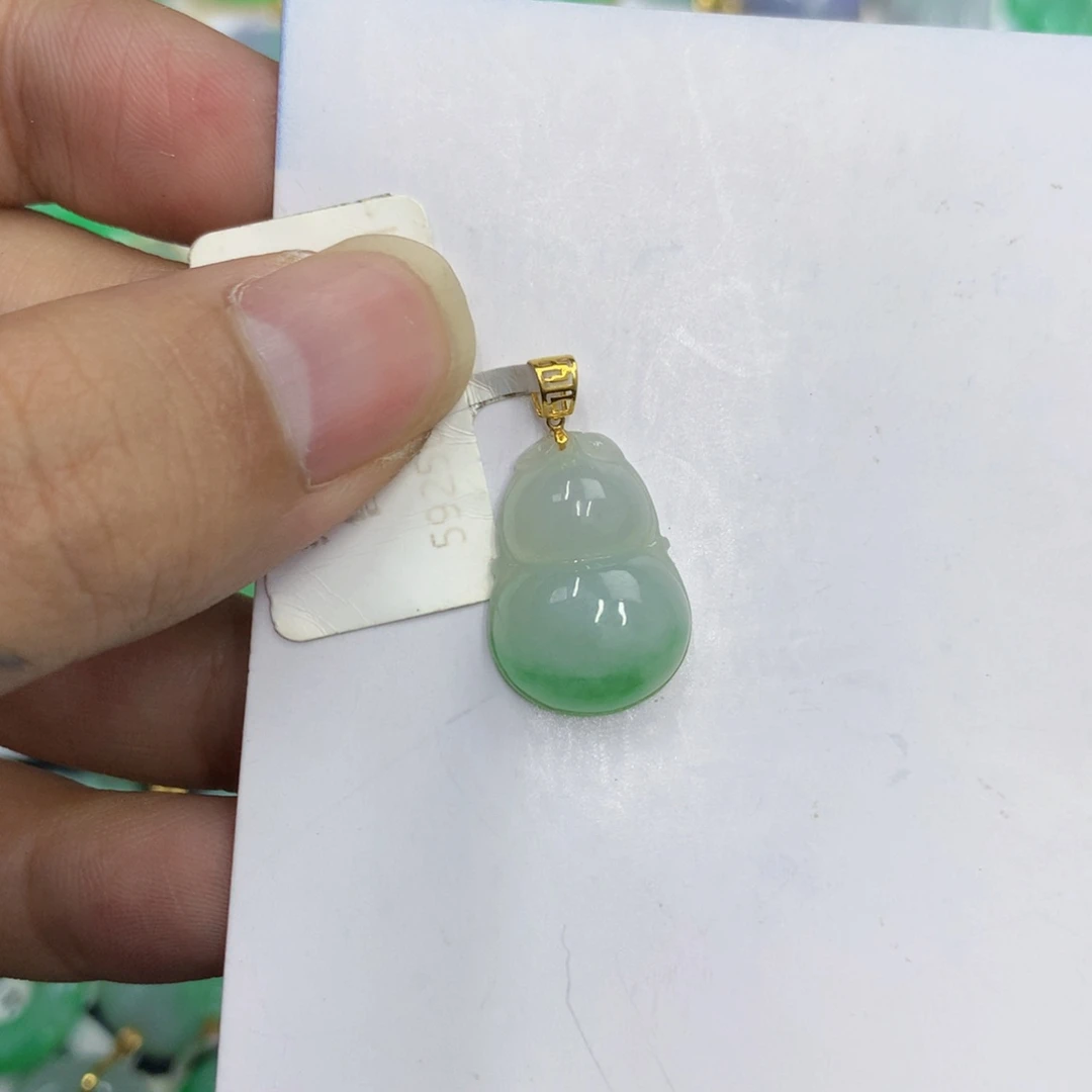 颈饰18K金镶嵌翡翠翡翠