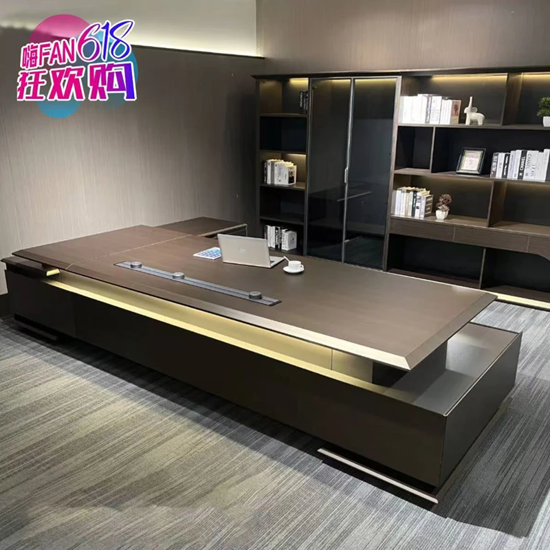 董事长总裁办公室老板桌办公桌椅组合简奢大师级设计感高档大班台