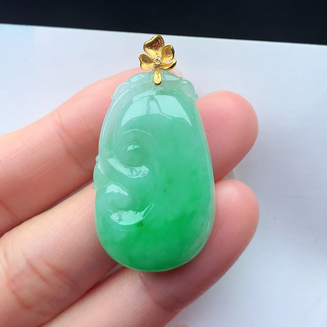 翡翠18K金镶嵌颈饰