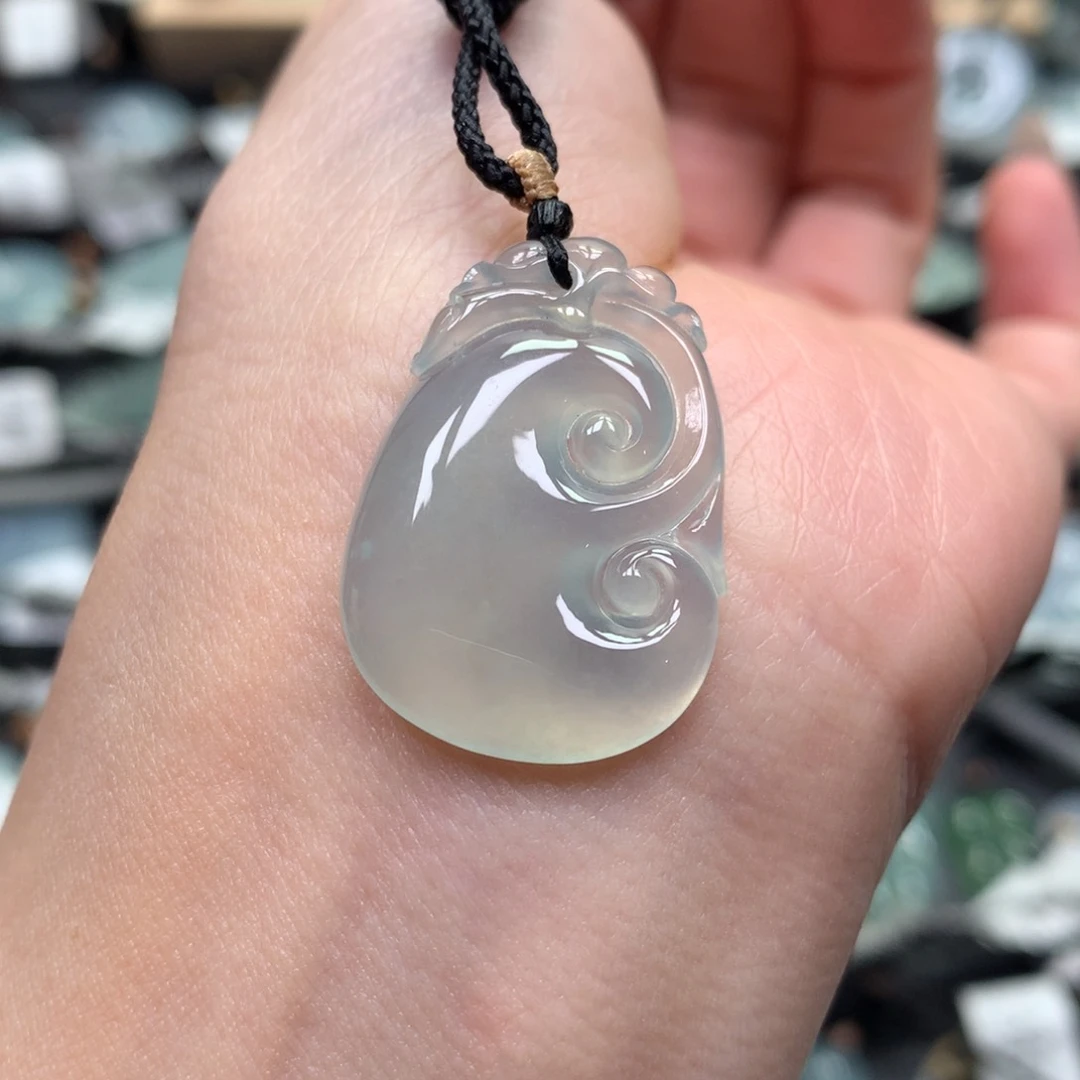 翡翠颈饰未镶嵌如意