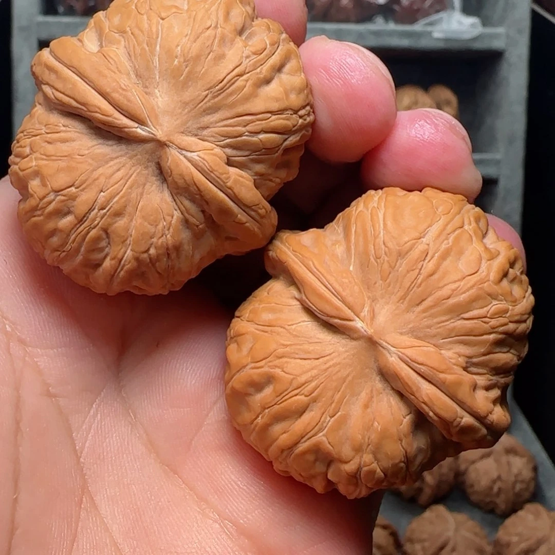 【闪购商品】文玩核桃吊坠?*户元宝