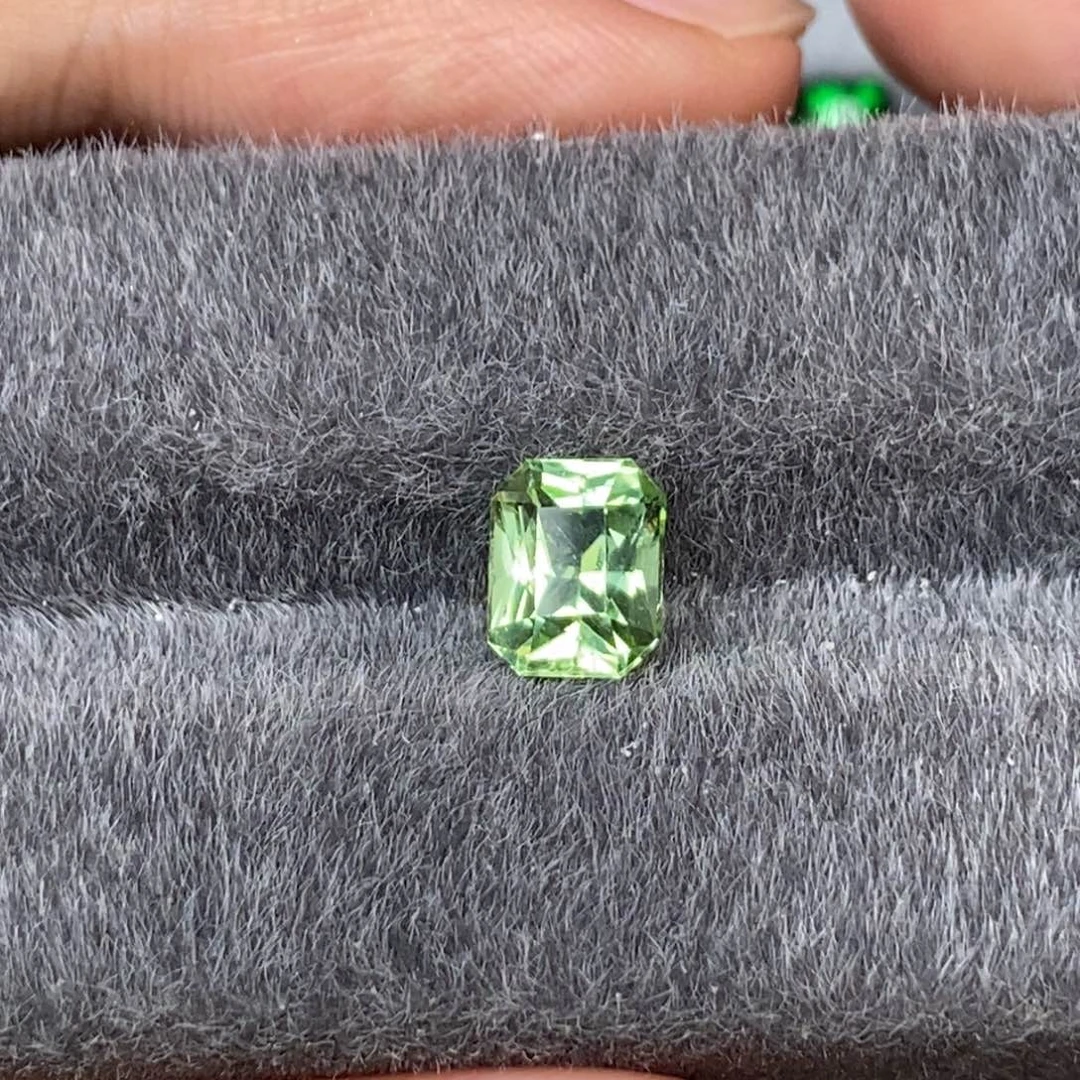 未镶嵌1.76ct 雷迪恩切割 橄榄石橄榄石