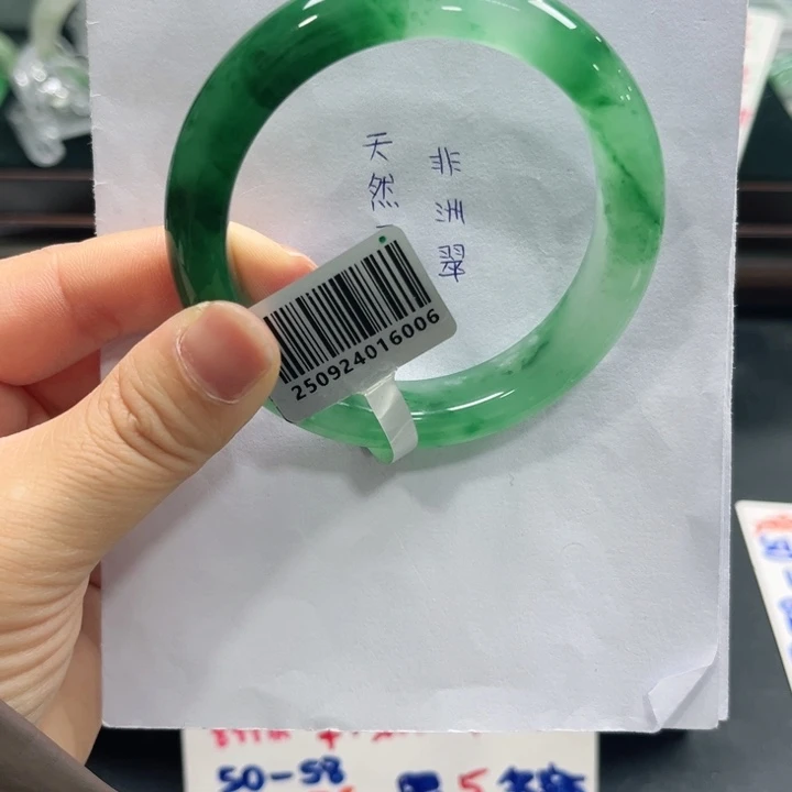 石英质玉（非洲翠）未镶嵌手镯