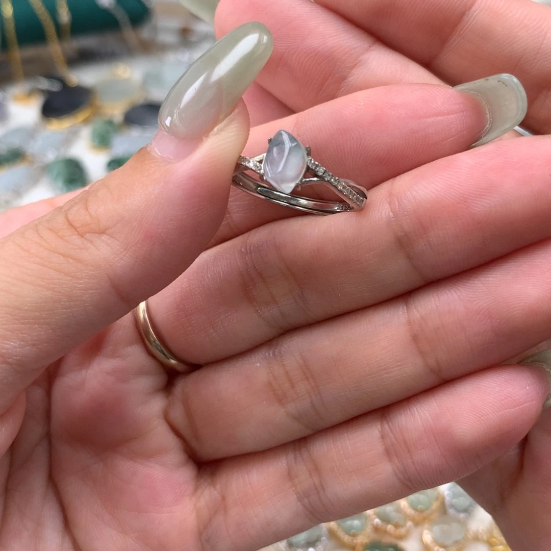 颈饰银S925镶嵌翡翠戒指