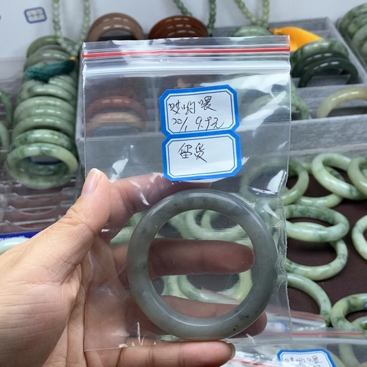 蛇纹石玉手镯未镶嵌哎*喂