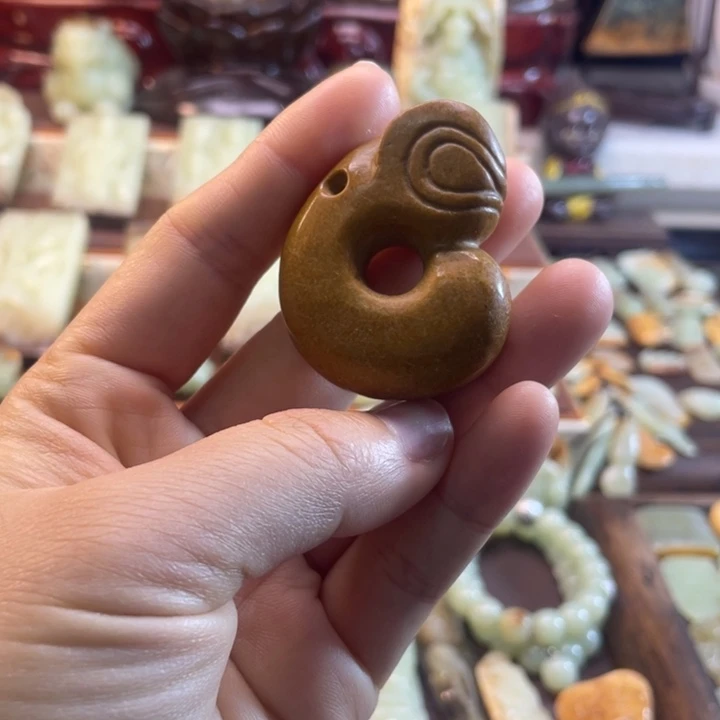 岫岩河磨玉（透闪石质玉）未镶嵌颈饰